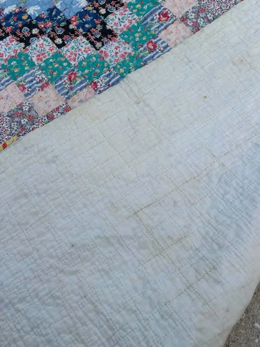 Vintage 70-80s Trip Around The World Patchwork hand-Quilted Cotton quilt